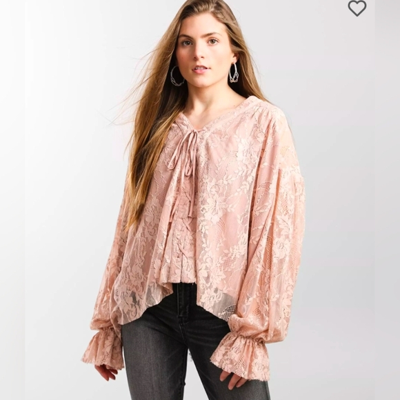 Gimmick Lace Top. - Picture 2 of 10